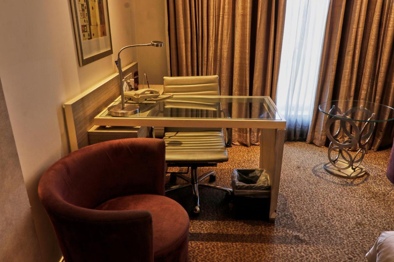 Hotel Park Plaza Faridabad Exteriér fotografie